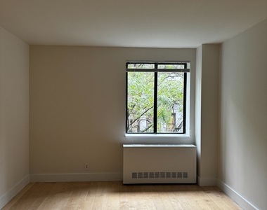 410 West 53rd Street - Photo Thumbnail 4