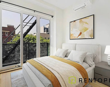 209 Montrose Avenue - Photo Thumbnail 3