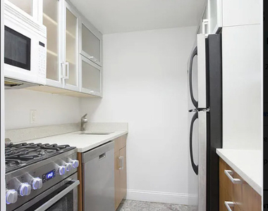 170 W 23rd Street - Photo Thumbnail 4