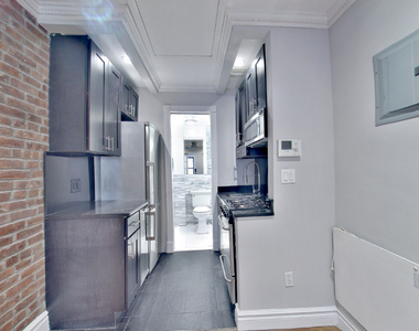 345 West 53rd Street - Photo Thumbnail 2