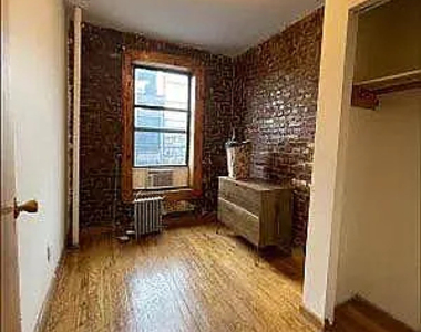 East 7th Street - Photo Thumbnail 2