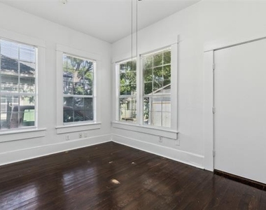 820 W 10th Street - Photo Thumbnail 5