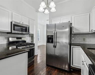 820 W 10th Street - Photo Thumbnail 2