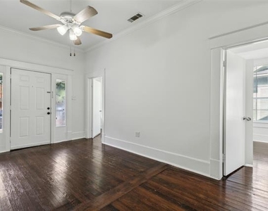 820 W 10th Street - Photo Thumbnail 1