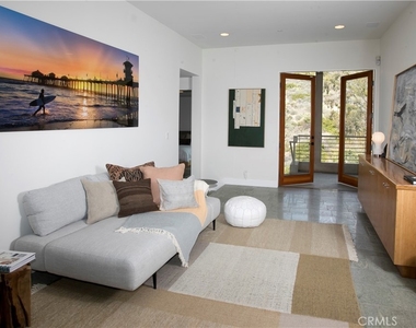 533 Temple Hills Drive - Photo Thumbnail 8