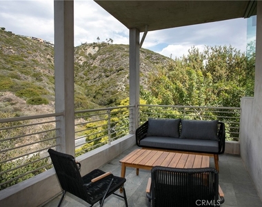 533 Temple Hills Drive - Photo Thumbnail 11