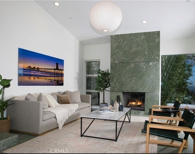 533 Temple Hills Drive - Photo Thumbnail 6