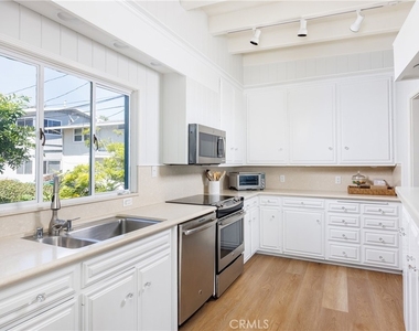 960 Cliff Drive - Photo Thumbnail 12