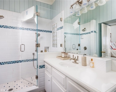 960 Cliff Drive - Photo Thumbnail 16