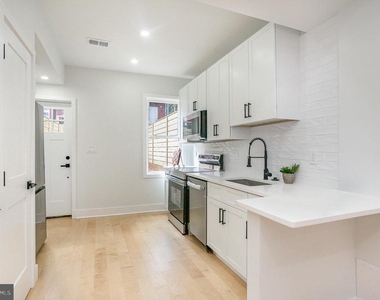 536 Hobart Pl #536 Nw - Photo Thumbnail 1