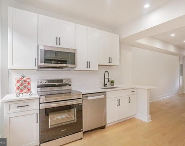 536 Hobart Pl #536 Nw - Photo Thumbnail 2