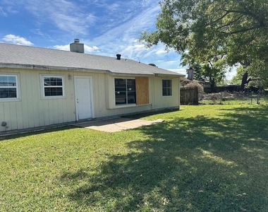 8607 Sherrywood Drive - Photo Thumbnail 10