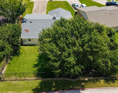 8607 Sherrywood Drive - Photo Thumbnail 3