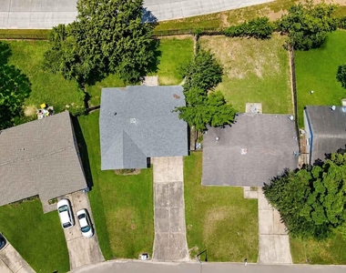 8607 Sherrywood Drive - Photo Thumbnail 2