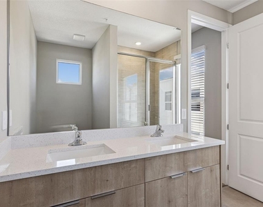 544 N Bumby Avenue - Photo Thumbnail 10