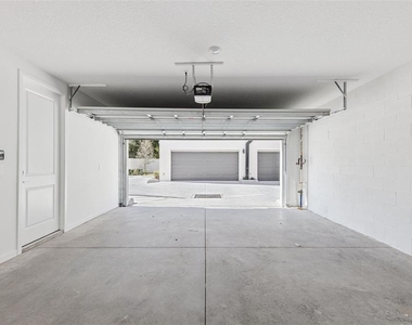 544 N Bumby Avenue - Photo Thumbnail 17