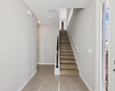 544 N Bumby Avenue - Photo Thumbnail 1