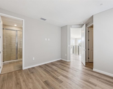 544 N Bumby Avenue - Photo Thumbnail 9