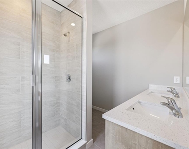544 N Bumby Avenue - Photo Thumbnail 11