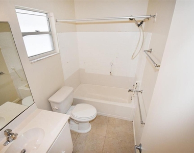 3961 Ashwood Lane - Photo Thumbnail 14
