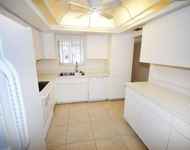3961 Ashwood Lane - Photo Thumbnail 6