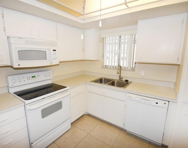 3961 Ashwood Lane - Photo Thumbnail 7