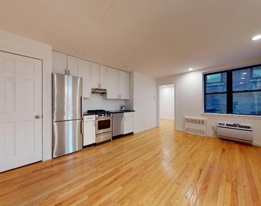 30 Charlton Street - Photo Thumbnail 2
