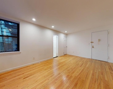 30 Charlton Street - Photo Thumbnail 3
