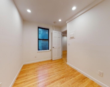 30 Charlton Street - Photo Thumbnail 4