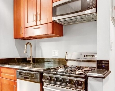 345 West 53rd Street - Photo Thumbnail 3