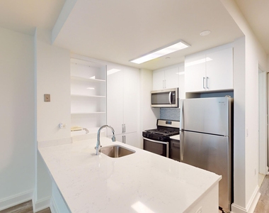 10 Hanover Square - Photo Thumbnail 1