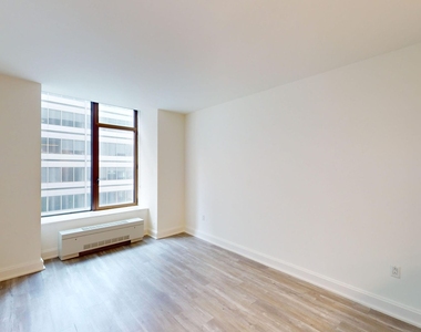 10 Hanover Square - Photo Thumbnail 2