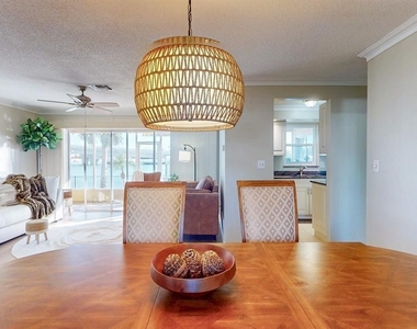 3606 Belle Vista Drive E - Photo Thumbnail 11