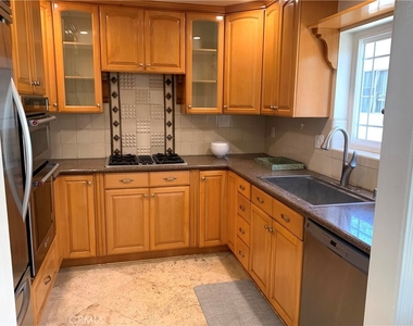 425 S Catalina Avenue - Photo Thumbnail 3