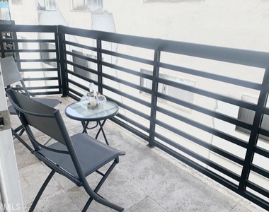 425 S Catalina Avenue - Photo Thumbnail 4