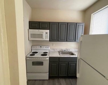 5122 Arch Street - Photo Thumbnail 7