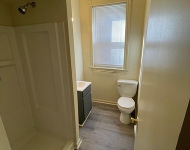 5122 Arch Street - Photo Thumbnail 4