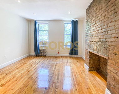 335 East 10th Street - Photo Thumbnail 5
