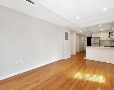 89th Avenue - Photo Thumbnail 12