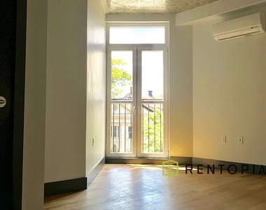 340 Evergreen Avenue - Photo Thumbnail 3