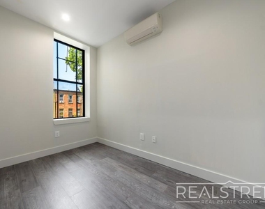 697 Dekalb Ave - Photo Thumbnail 6
