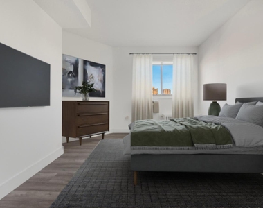 Second Avenue - Photo Thumbnail 1