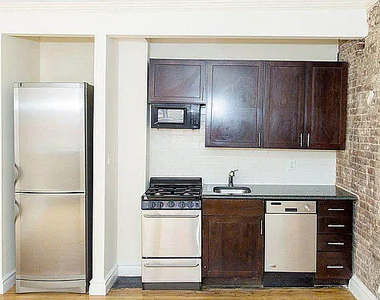 340 East 61st Street - Photo Thumbnail 1