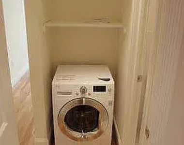 340 East 61st Street - Photo Thumbnail 4