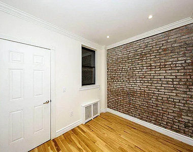 340 East 61st Street - Photo Thumbnail 2