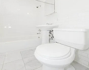 340 East 61st Street - Photo Thumbnail 5