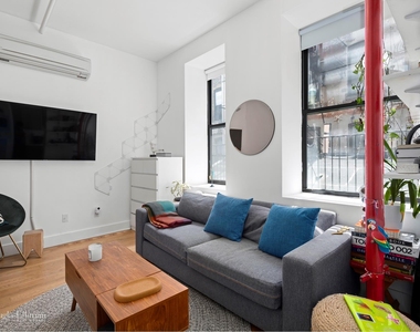 517 W 45th St - Photo Thumbnail 1