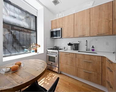 517 W 45th St - Photo Thumbnail 3