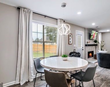 8008 Clearview Circle - Photo Thumbnail 12