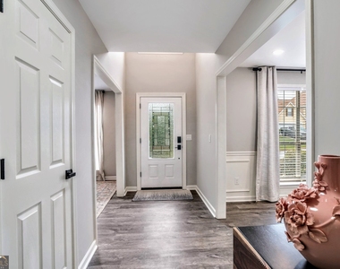 8008 Clearview Circle - Photo Thumbnail 4